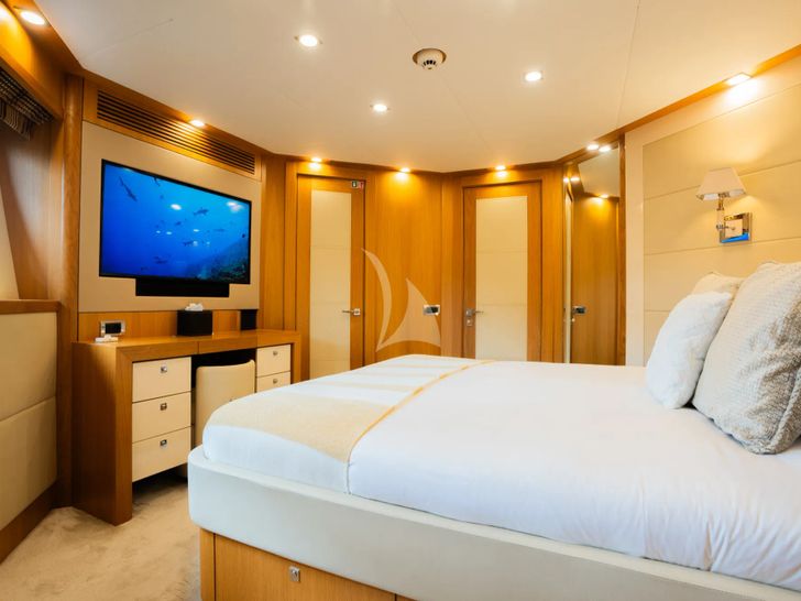 TENACITY Sunseeker 34m - VIP cabin 1 TENACITY Sunseeker 34m - VIP cabin 1