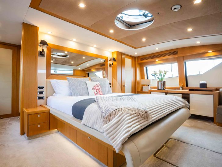 TENACITY Sunseeker 34m - master cabin TENACITY Sunseeker 34m - master cabin