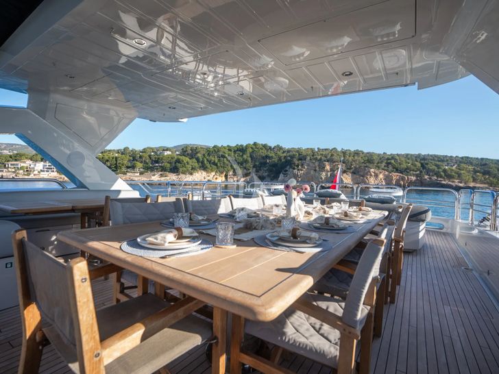 TENACITY Sunseeker 34m - sun deck alfresco dining area TENACITY Sunseeker 34m - sun deck alfresco dining area