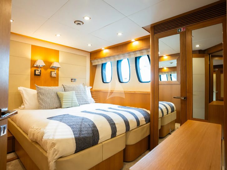 TENACITY Sunseeker 34m - twin cabin 1 TENACITY Sunseeker 34m - twin cabin 1