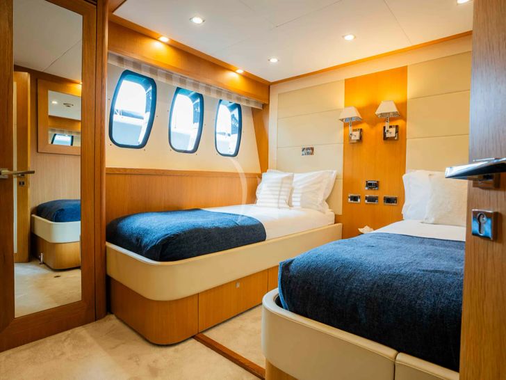 TENACITY Sunseeker 34m - twin cabin 2 TENACITY Sunseeker 34m - twin cabin 2