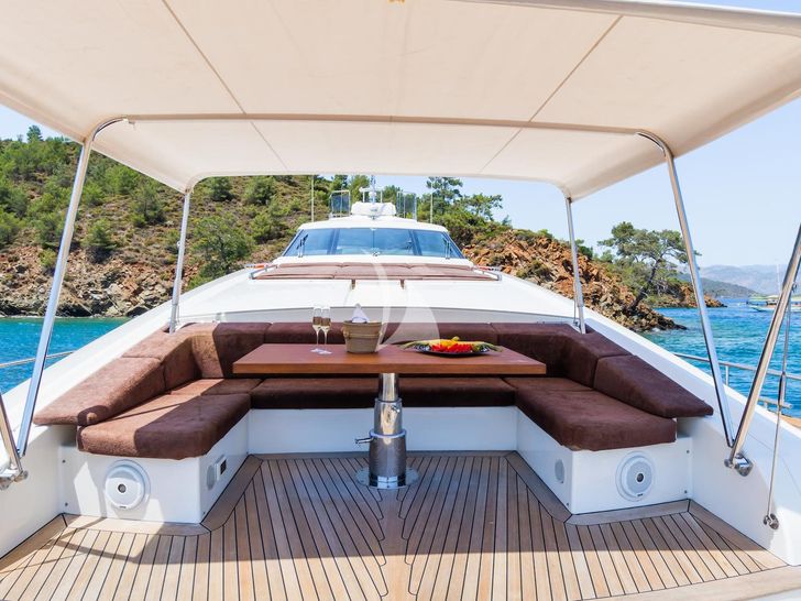 THALYSSA Ferretti Custom Line 124 - foredeck lounging area THALYSSA Ferretti Custom Line 124 - foredeck lounging area
