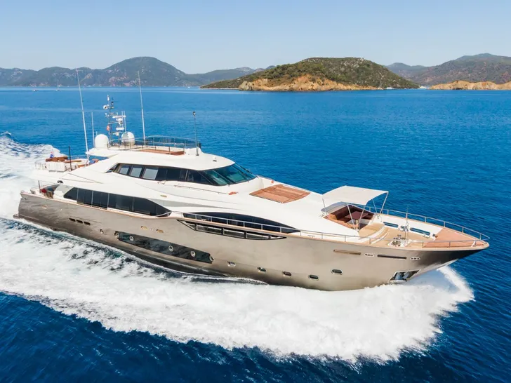 THALYSSA Ferretti Custom Line 124 - profile THALYSSA Ferretti Custom Line 124 - profile