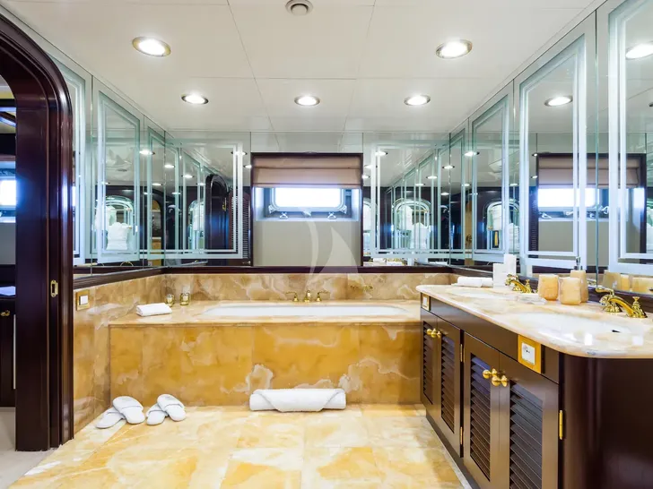 THE WELLESLEY Lower Master Ensuite THE WELLESLEY Lower Master Ensuite