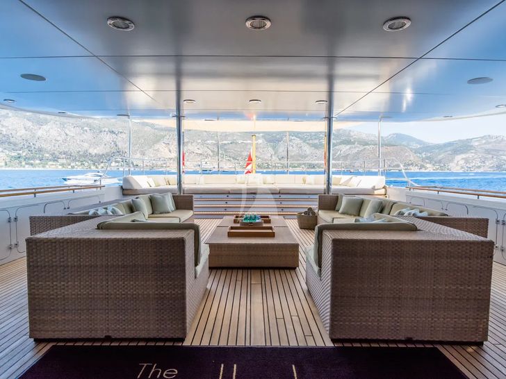 THE WELLESLEY Upper Deck Lounge THE WELLESLEY Upper Deck Lounge