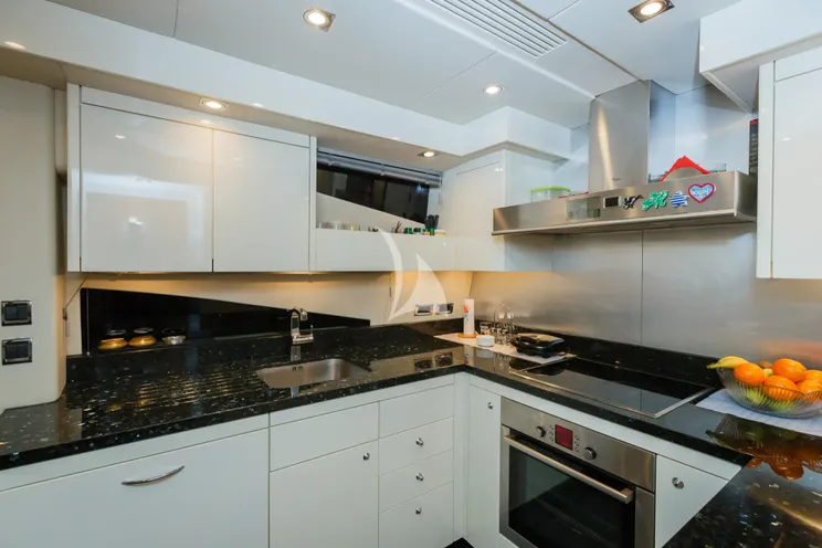 Charter Yacht THE BEST WAY - Sunseeker 86 - 4 Cabins - Split - Dubrovnik - Hvar - Tivat - Croatia