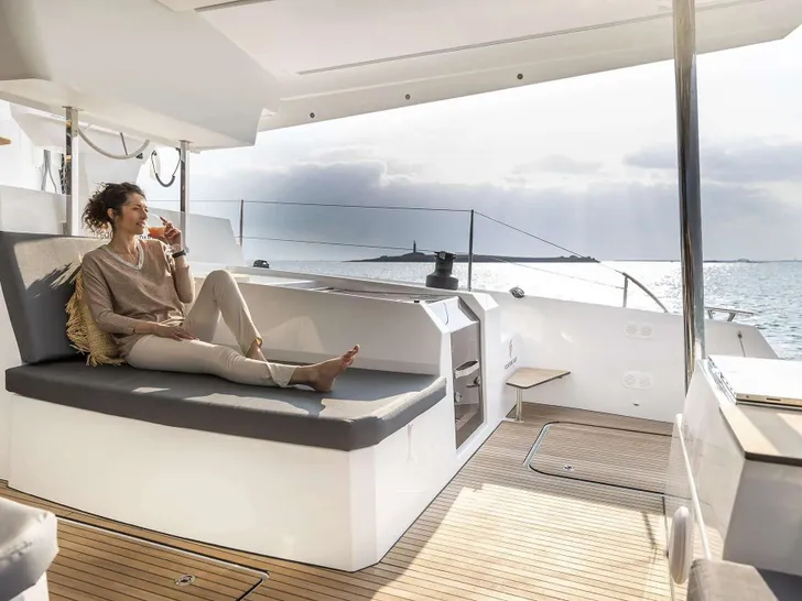 THE BIG LEBOATSKI Fountaine Pajot Aura 51 - aft deck sun bed THE BIG LEBOATSKI Fountaine Pajot Aura 51 - aft deck sun bed