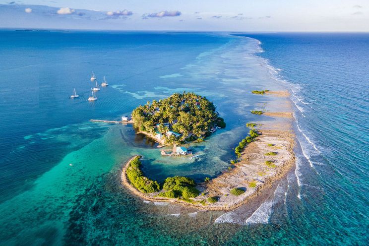 Charter Yacht THE BIG LEBOATSKI - Fountaine Pajot Aura 51 - 4 Cabins - Drowned Cayes - Goff`s Caye - St. George`s Caye - Belize