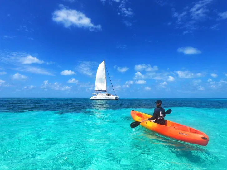 THE BIG LEBOATSKI Fountaine Pajot Aura 51 - kayaking THE BIG LEBOATSKI Fountaine Pajot Aura 51 - kayaking
