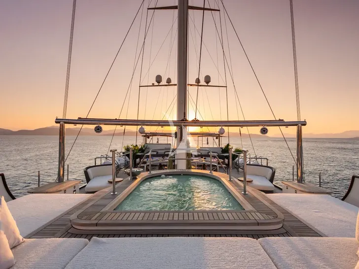 THE LANGLEY Aegean 62m - jacuzzi under the sunset THE LANGLEY Aegean 62m - jacuzzi under the sunset