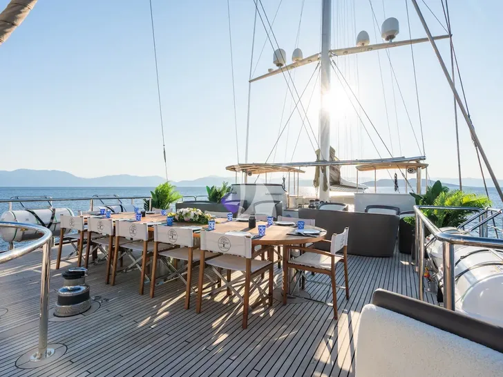 THE LANGLEY Aegean 62m - sundeck alfresco dining area THE LANGLEY Aegean 62m - sundeck alfresco dining area