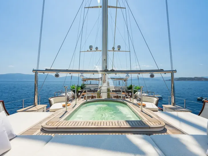 THE LANGLEY Aegean 62m - the jacuzzi THE LANGLEY Aegean 62m - the jacuzzi