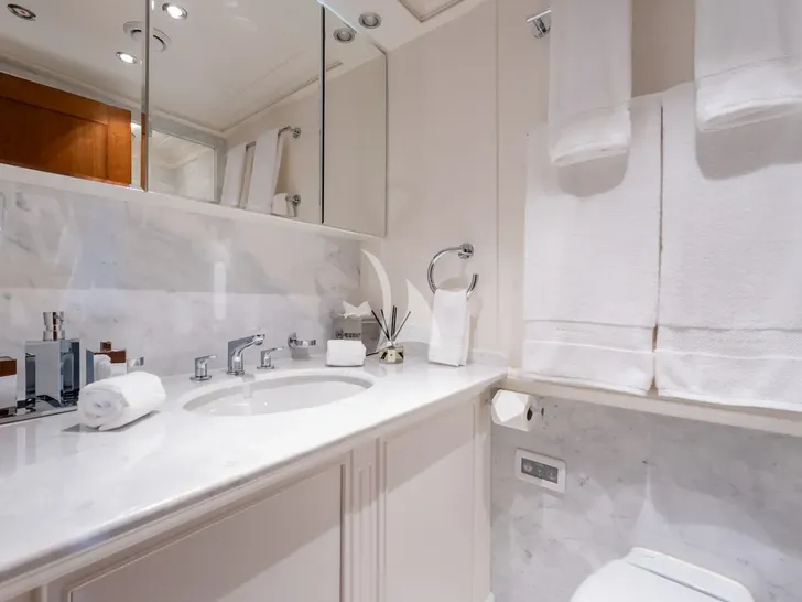 THE LANGLEY Aegean 62m - triple cabin 2 bathroom THE LANGLEY Aegean 62m - triple cabin 2 bathroom