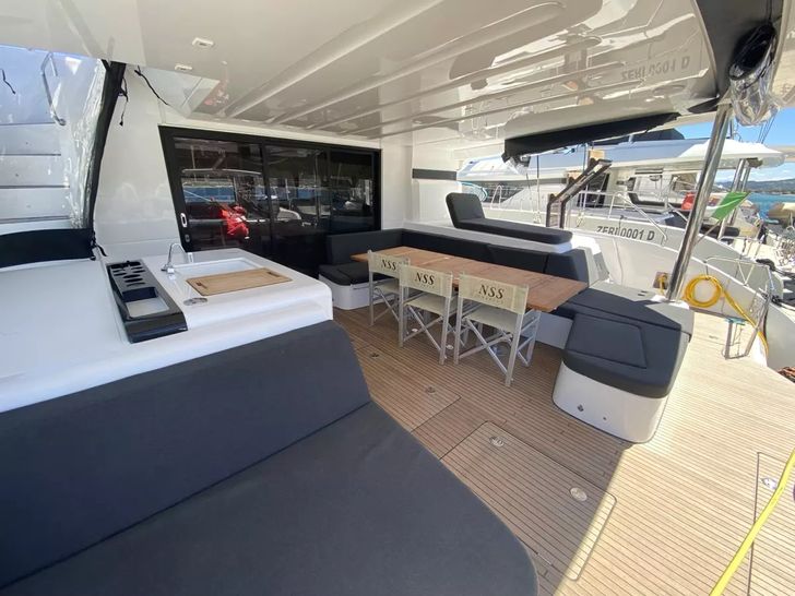 THE MOON Lagoon 55 - aft deck THE MOON Lagoon 55 - aft deck