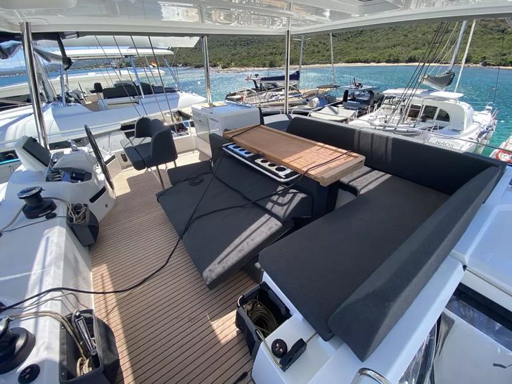 THE MOON Lagoon 55 - flybridge THE MOON Lagoon 55 - flybridge