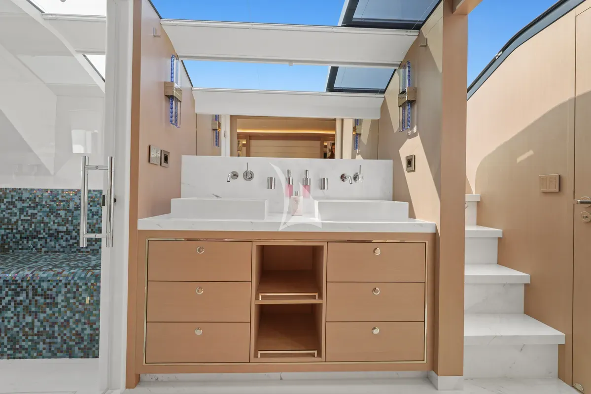 Charter Yacht THEOTOKOS VI - Sirena 88 - 5 Cabins - Cannes - St Tropez - Nice - Antibes - Monaco - French Riviera