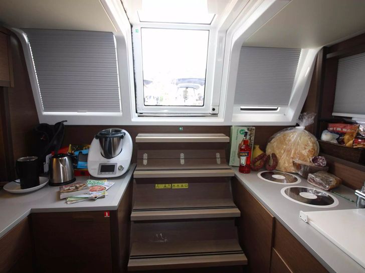 THE SUN Lagoon 620 - galley THE SUN Lagoon 620 - galley