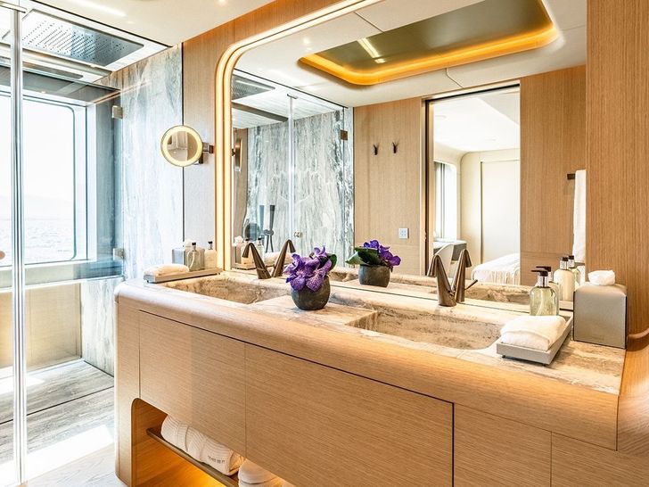THIS IS IT Tecnomar Radical 43 m - VIP cabin 1 bathroom THIS IS IT Tecnomar Radical 43 m - VIP cabin 1 bathroom
