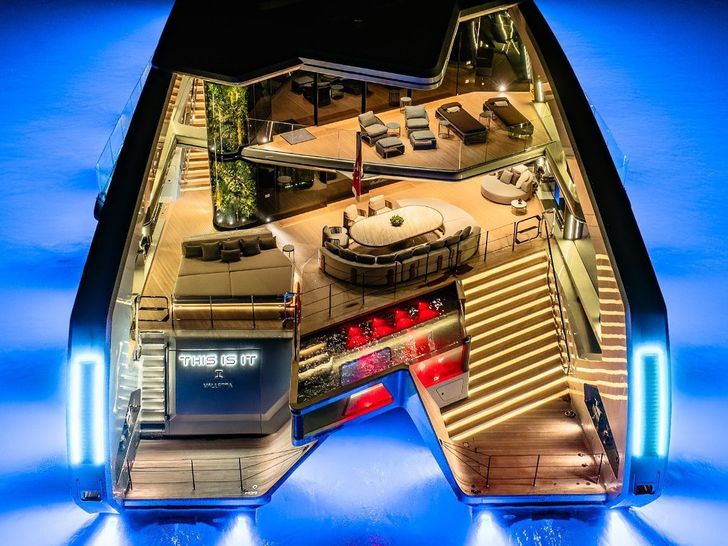 THIS IS IT Tecnomar Radical 43 m - aft shot at night THIS IS IT Tecnomar Radical 43 m - aft shot at night