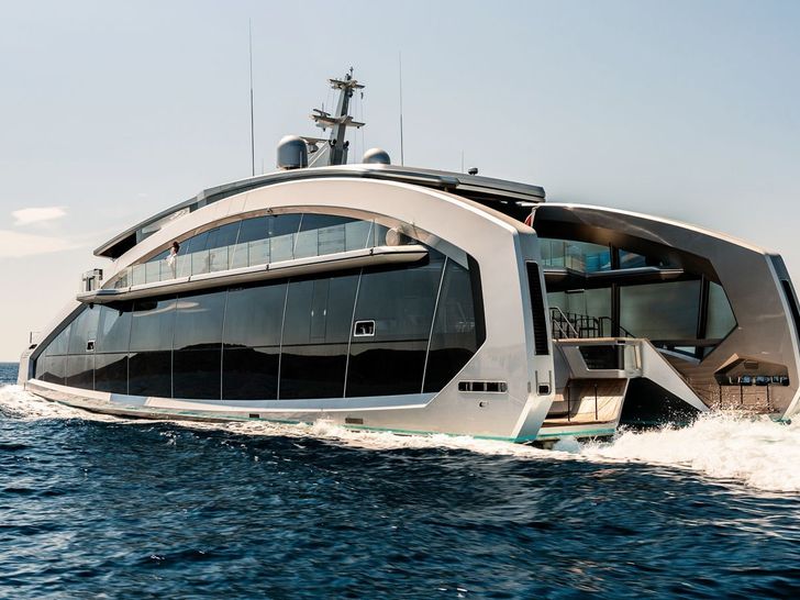 THIS IS IT Tecnomar Radical 43 m - cruising aft view THIS IS IT Tecnomar Radical 43 m - cruising aft view