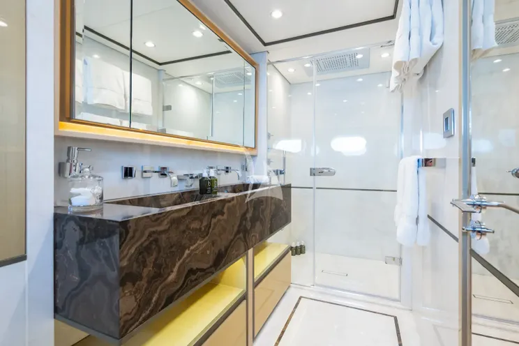 Charter Yacht THUMPER - Sunseeker 40m - 5 Cabins - Cannes - Nice - Antibes - St Tropez - French Riviera - Monaco