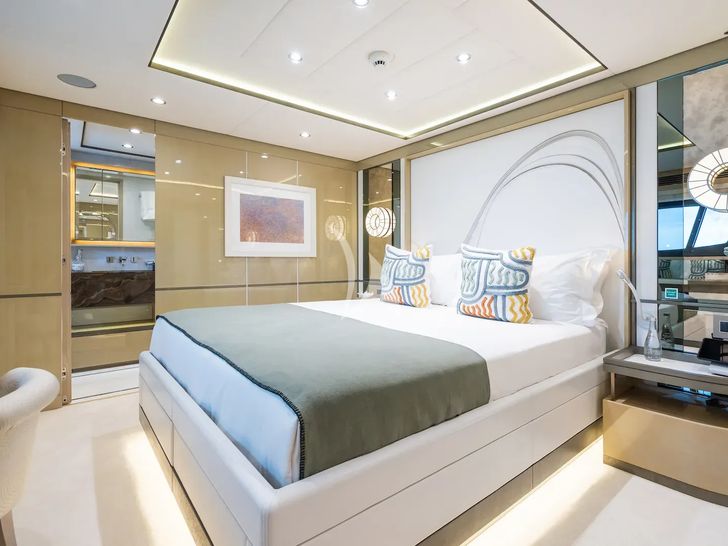 THUMPER Sunseeker 40m - VIP cabin 1 THUMPER Sunseeker 40m - VIP cabin 1