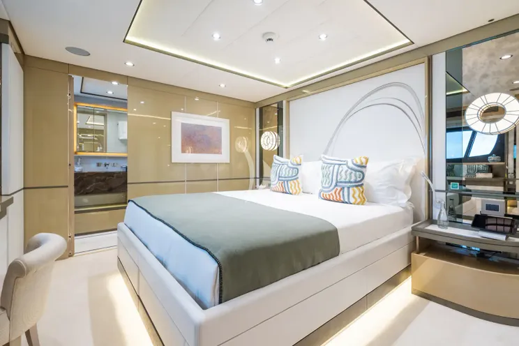 Charter Yacht THUMPER - Sunseeker 40m - 5 Cabins - Cannes - Nice - Antibes - St Tropez - French Riviera - Monaco