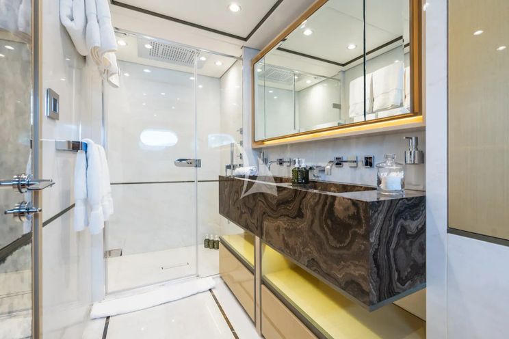 Charter Yacht THUMPER - Sunseeker 40m - 5 Cabins - Cannes - Nice - Antibes - St Tropez - French Riviera - Monaco