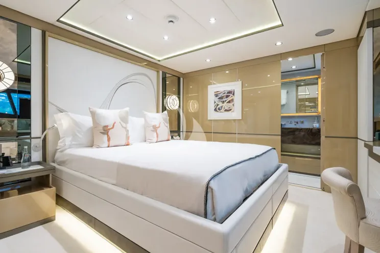 Charter Yacht THUMPER - Sunseeker 40m - 5 Cabins - Cannes - Nice - Antibes - St Tropez - French Riviera - Monaco