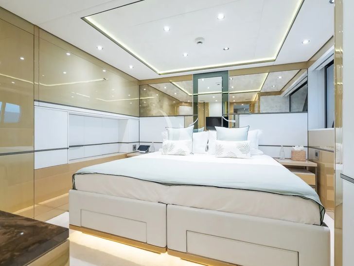 THUMPER Sunseeker 40m - VIP cabin 3 THUMPER Sunseeker 40m - VIP cabin 3