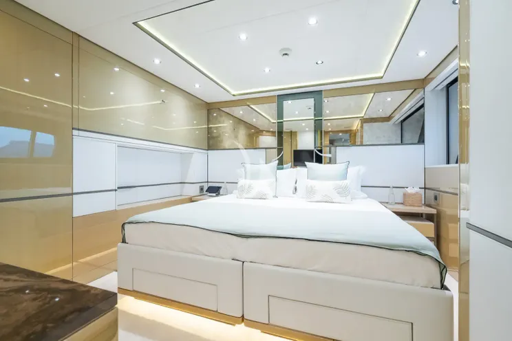 Charter Yacht THUMPER - Sunseeker 40m - 5 Cabins - Cannes - Nice - Antibes - St Tropez - French Riviera - Monaco