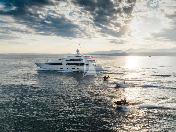 THUMPER Sunseeker 40m - cruising under the sunset THUMPER Sunseeker 40m - cruising under the sunset
