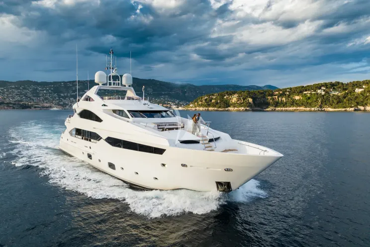 Charter Yacht THUMPER - Sunseeker 40m - 5 Cabins - Cannes - Nice - Antibes - St Tropez - French Riviera - Monaco