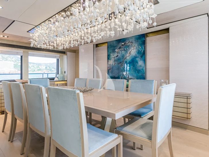 THUMPER Sunseeker 40m - dining area THUMPER Sunseeker 40m - dining area