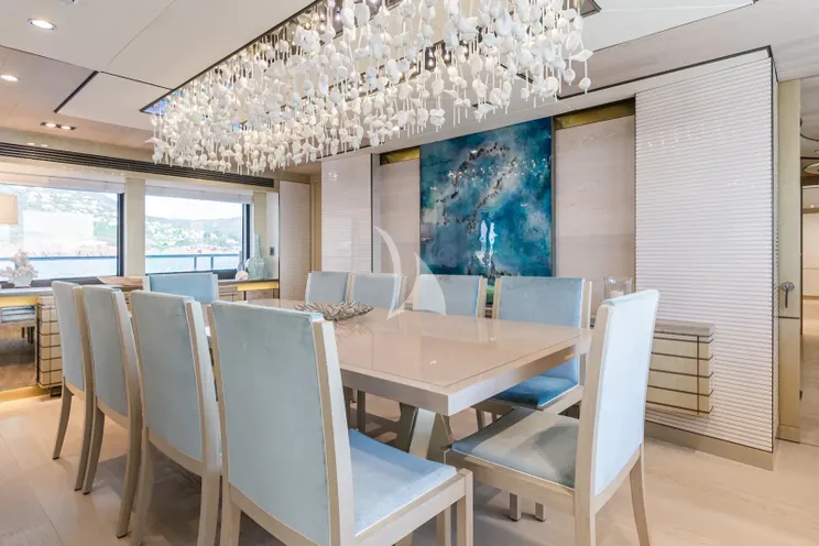 Charter Yacht THUMPER - Sunseeker 40m - 5 Cabins - Cannes - Nice - Antibes - St Tropez - French Riviera - Monaco