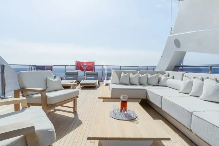 Charter Yacht THUMPER - Sunseeker 40m - 5 Cabins - Cannes - Nice - Antibes - St Tropez - French Riviera - Monaco