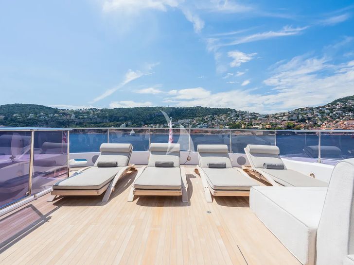 THUMPER Sunseeker 40m - flybridge sun beds THUMPER Sunseeker 40m - flybridge sun beds