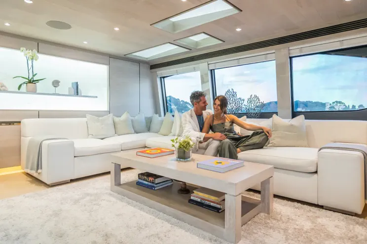 Charter Yacht THUMPER - Sunseeker 40m - 5 Cabins - Cannes - Nice - Antibes - St Tropez - French Riviera - Monaco