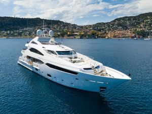THUMPER - Sunseeker 40m - 5 Cabins - Cannes - Nice - Antibes - St Tropez - French Riviera - Monaco THUMPER - Sunseeker 40m - 5 Cabins - Cannes - Nice - Antibes - St Tropez - French Riviera - Monaco