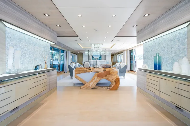 Charter Yacht THUMPER - Sunseeker 40m - 5 Cabins - Cannes - Nice - Antibes - St Tropez - French Riviera - Monaco