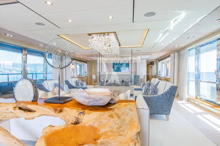 Charter Yacht THUMPER - Sunseeker 40m - 5 Cabins - Cannes - Nice - Antibes - St Tropez - French Riviera - Monaco