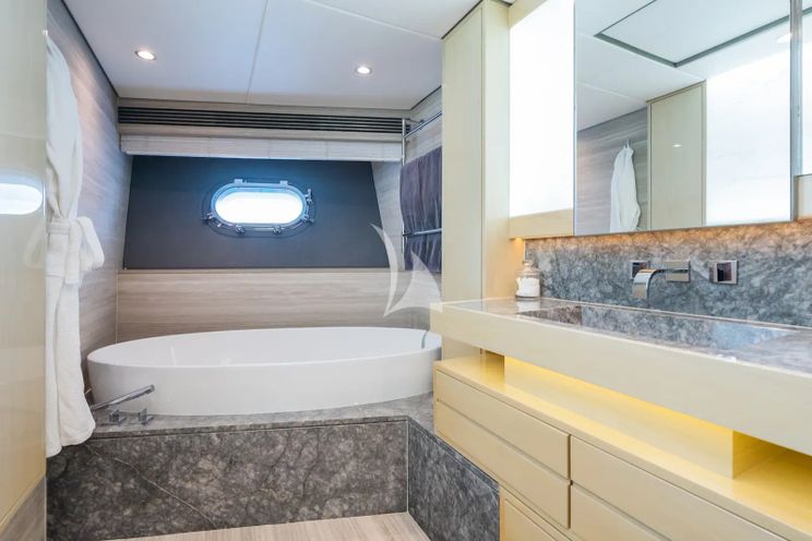 Charter Yacht THUMPER - Sunseeker 40m - 5 Cabins - Cannes - Nice - Antibes - St Tropez - French Riviera - Monaco
