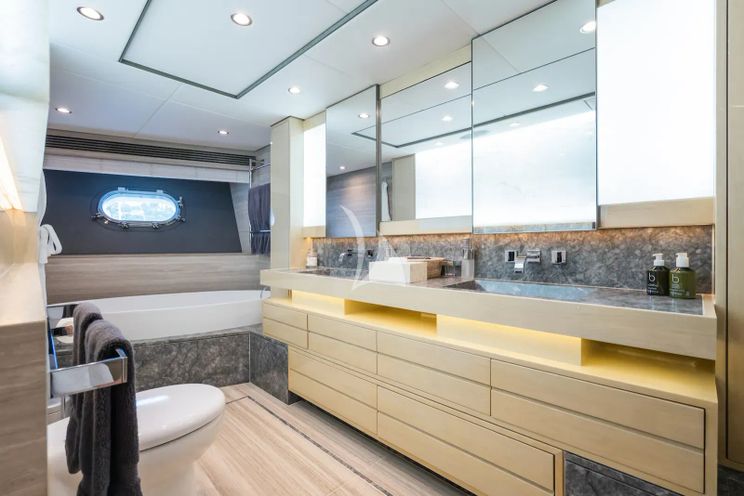 Charter Yacht THUMPER - Sunseeker 40m - 5 Cabins - Cannes - Nice - Antibes - St Tropez - French Riviera - Monaco