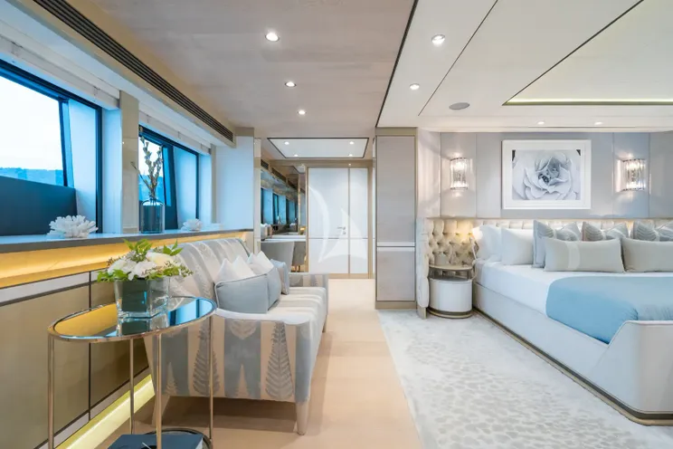 Charter Yacht THUMPER - Sunseeker 40m - 5 Cabins - Cannes - Nice - Antibes - St Tropez - French Riviera - Monaco