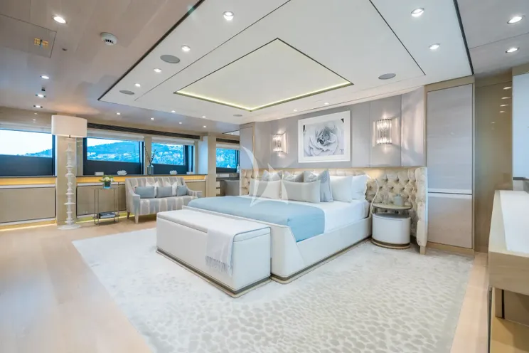 Charter Yacht THUMPER - Sunseeker 40m - 5 Cabins - Cannes - Nice - Antibes - St Tropez - French Riviera - Monaco