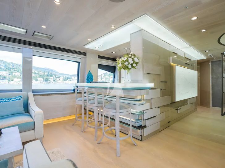 THUMPER Sunseeker 40m - sky lounge bar THUMPER Sunseeker 40m - sky lounge bar