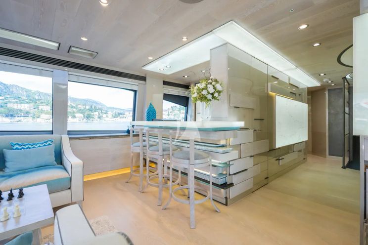 Charter Yacht THUMPER - Sunseeker 40m - 5 Cabins - Cannes - Nice - Antibes - St Tropez - French Riviera - Monaco