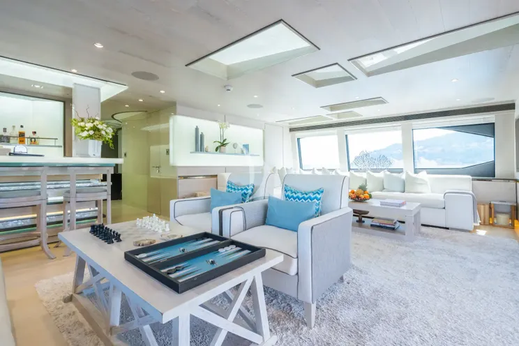 Charter Yacht THUMPER - Sunseeker 40m - 5 Cabins - Cannes - Nice - Antibes - St Tropez - French Riviera - Monaco