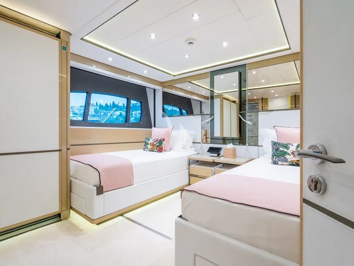 THUMPER Sunseeker 40m - twin cabin THUMPER Sunseeker 40m - twin cabin