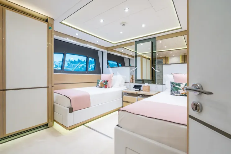 Charter Yacht THUMPER - Sunseeker 40m - 5 Cabins - Cannes - Nice - Antibes - St Tropez - French Riviera - Monaco
